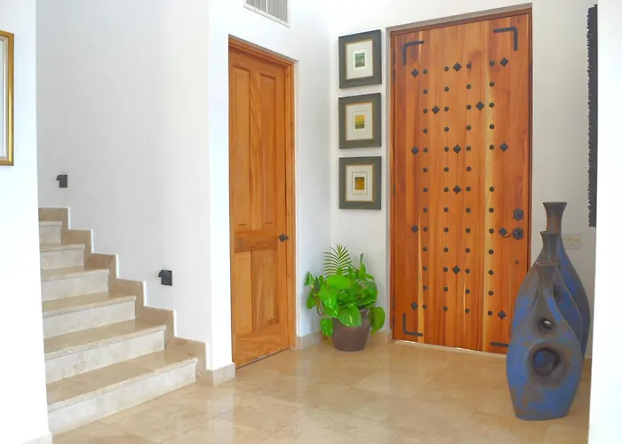 Casa Struthers, Luxury Villa, Access